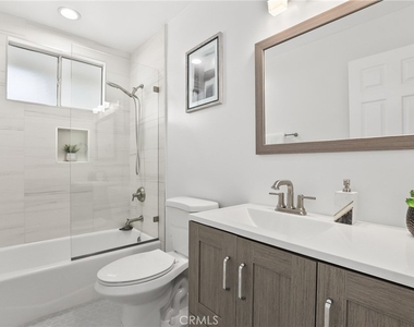 10000 Amestoy Avenue - Photo Thumbnail 15