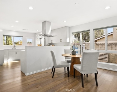10000 Amestoy Avenue - Photo Thumbnail 8