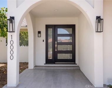 10000 Amestoy Avenue - Photo Thumbnail 2