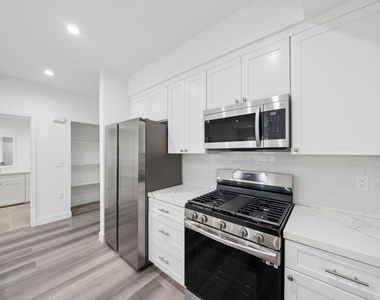 627 N Dillon Street - Photo Thumbnail 4
