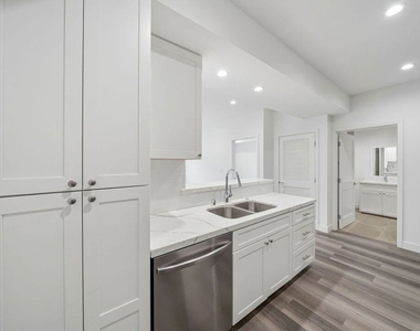 627 N Dillon Street - Photo Thumbnail 5