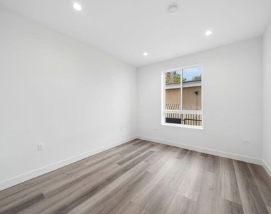 627 N Dillon Street - Photo Thumbnail 10