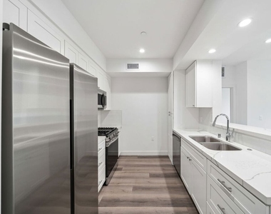 627 N Dillon Street - Photo Thumbnail 3