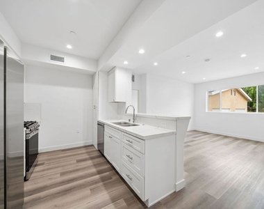 627 N Dillon Street - Photo Thumbnail 6