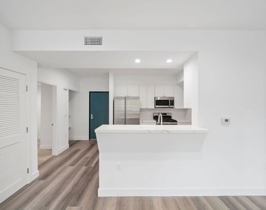627 N Dillon Street - Photo Thumbnail 7