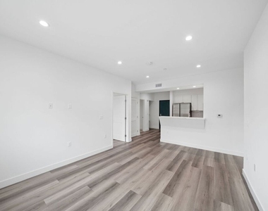 627 N Dillon Street - Photo Thumbnail 8