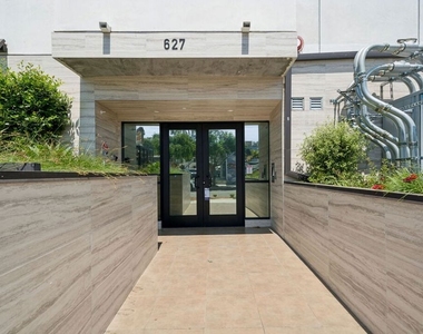 627 N Dillon Street - Photo Thumbnail 20