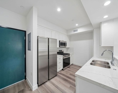 627 N Dillon Street - Photo Thumbnail 2