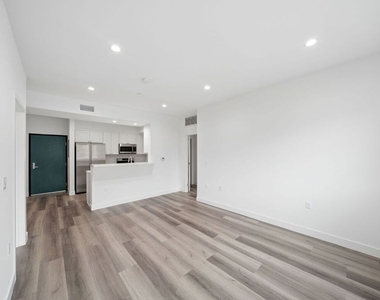 627 N Dillon Street - Photo Thumbnail 9