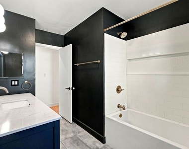 6107 Longridge Avenue - Photo Thumbnail 24