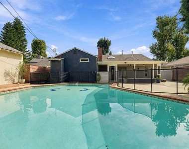 6107 Longridge Avenue - Photo Thumbnail 29