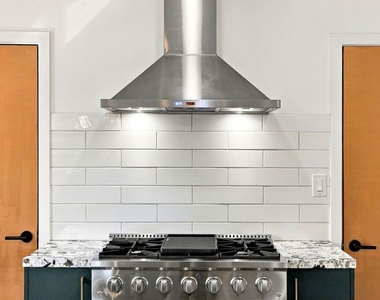 6107 Longridge Avenue - Photo Thumbnail 5