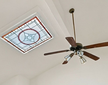 6107 Longridge Avenue - Photo Thumbnail 14