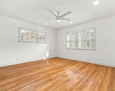 6107 Longridge Avenue - Photo Thumbnail 20