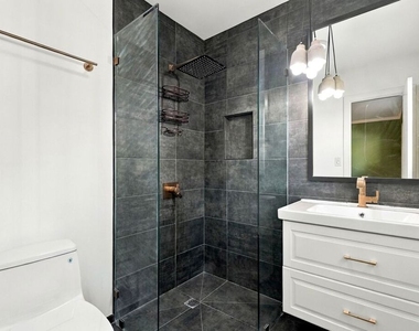 6107 Longridge Avenue - Photo Thumbnail 17