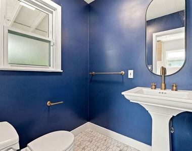 6107 Longridge Avenue - Photo Thumbnail 9