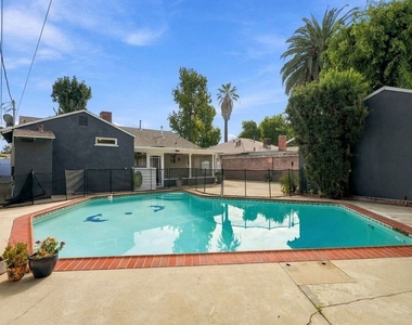 6107 Longridge Avenue - Photo Thumbnail 28