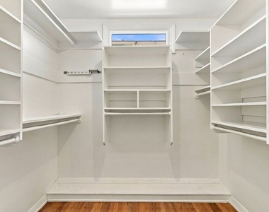 6107 Longridge Avenue - Photo Thumbnail 18