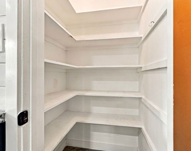 6107 Longridge Avenue - Photo Thumbnail 6