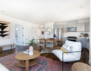 6111 S Harcourt Avenue - Photo Thumbnail 12