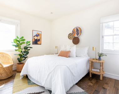 6111 S Harcourt Avenue - Photo Thumbnail 23