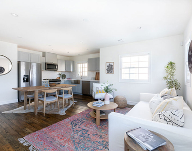 6111 S Harcourt Avenue - Photo Thumbnail 4