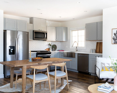6111 S Harcourt Avenue - Photo Thumbnail 9