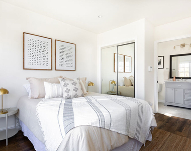 6111 S Harcourt Avenue - Photo Thumbnail 20