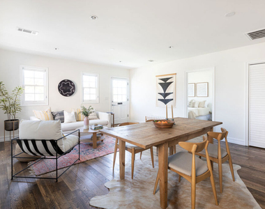 6111 S Harcourt Avenue - Photo Thumbnail 11