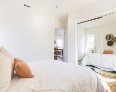 6111 S Harcourt Avenue - Photo Thumbnail 24