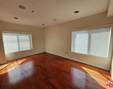 10389 Almayo Avenue - Photo Thumbnail 22