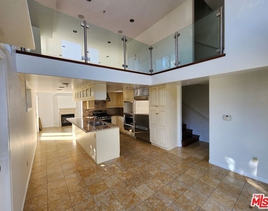 10389 Almayo Avenue - Photo Thumbnail 13