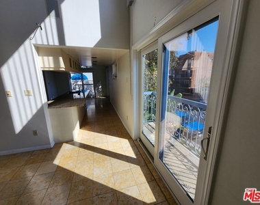 10389 Almayo Avenue - Photo Thumbnail 16
