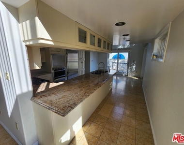 10389 Almayo Avenue - Photo Thumbnail 17