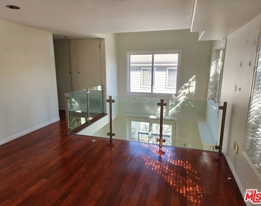 10389 Almayo Avenue - Photo Thumbnail 20