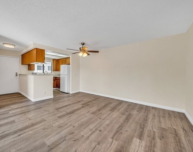 6212 Fulton Avenue - Photo Thumbnail 5