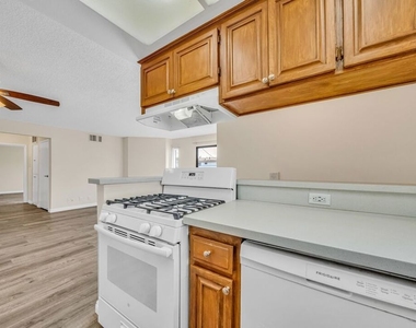 6212 Fulton Avenue - Photo Thumbnail 8