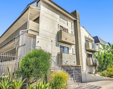 6212 Fulton Avenue - Photo Thumbnail 19