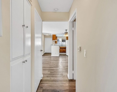 6212 Fulton Avenue - Photo Thumbnail 15