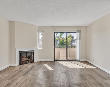 6212 Fulton Avenue - Photo Thumbnail 4