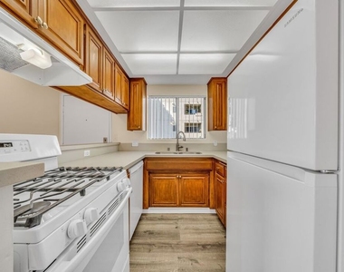 6212 Fulton Avenue - Photo Thumbnail 7
