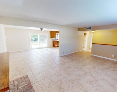 652 Debbie Street - Photo Thumbnail 2