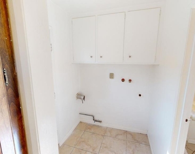 652 Debbie Street - Photo Thumbnail 7