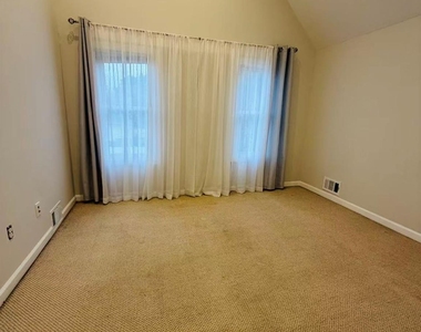 349 N 4th Street - Photo Thumbnail 10