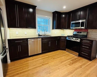 349 N 4th Street - Photo Thumbnail 6