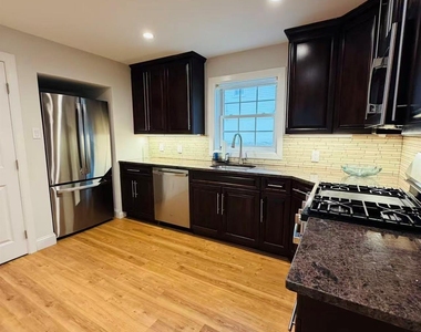 349 N 4th Street - Photo Thumbnail 7