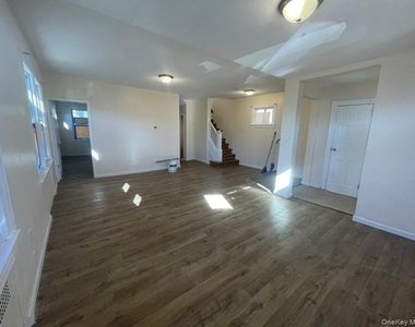 13522 232nd Street - Photo Thumbnail 4