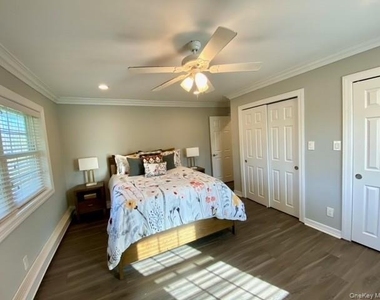 303 Robinson Avenue - Photo Thumbnail 6