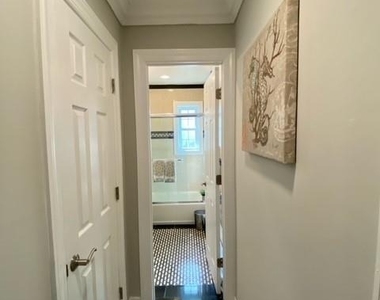 303 Robinson Avenue - Photo Thumbnail 4