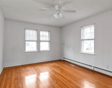 154 Rocklyn Avenue - Photo Thumbnail 12
